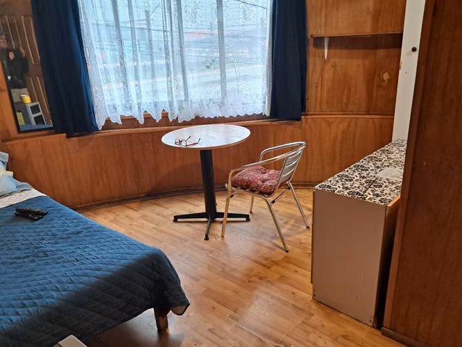 arriendo pieza amoblada central