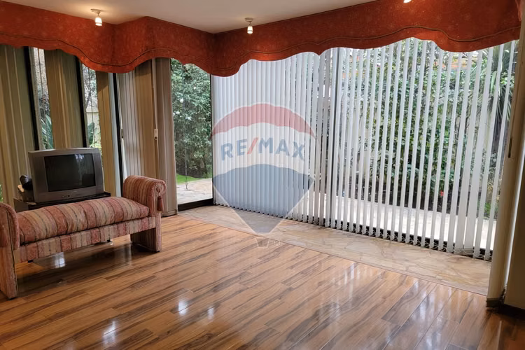 Venta casa costado clinica con 5d y 6b