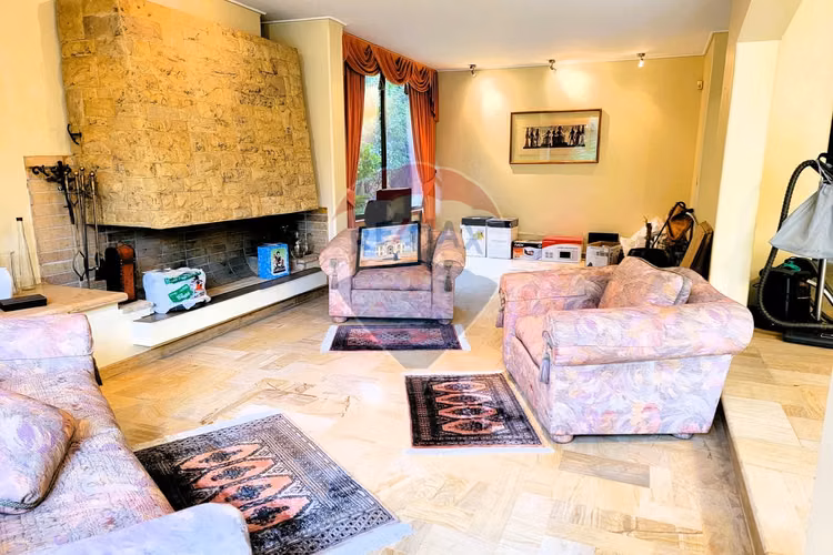 Venta casa costado clinica con 5d y 6b