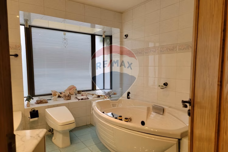 Venta casa costado clinica con 5d y 6b