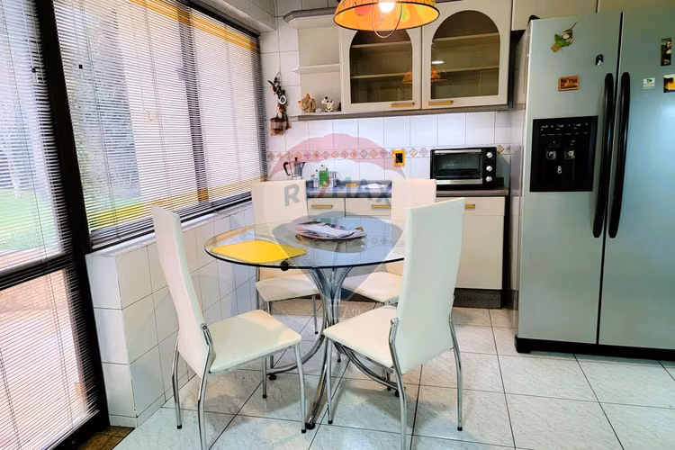 Venta casa costado clinica con 5d y 6b