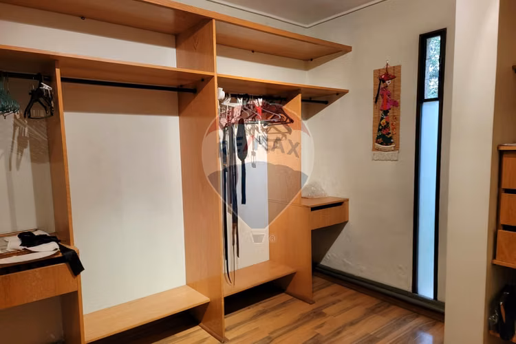 Venta casa costado clinica con 5d y 6b