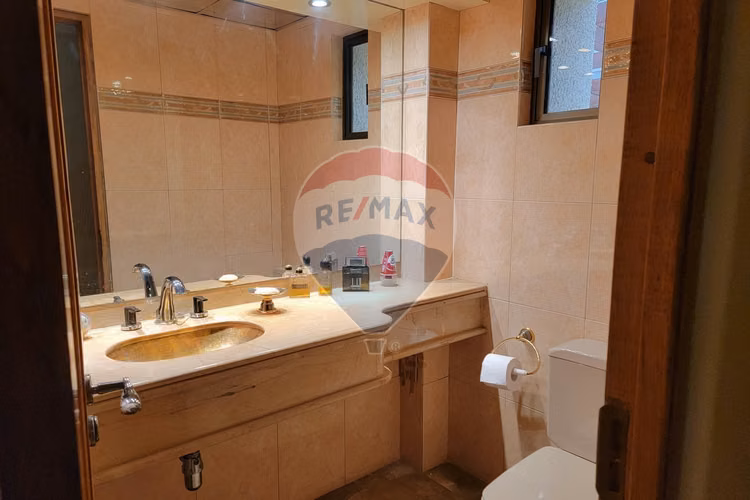 Venta casa costado clinica con 5d y 6b