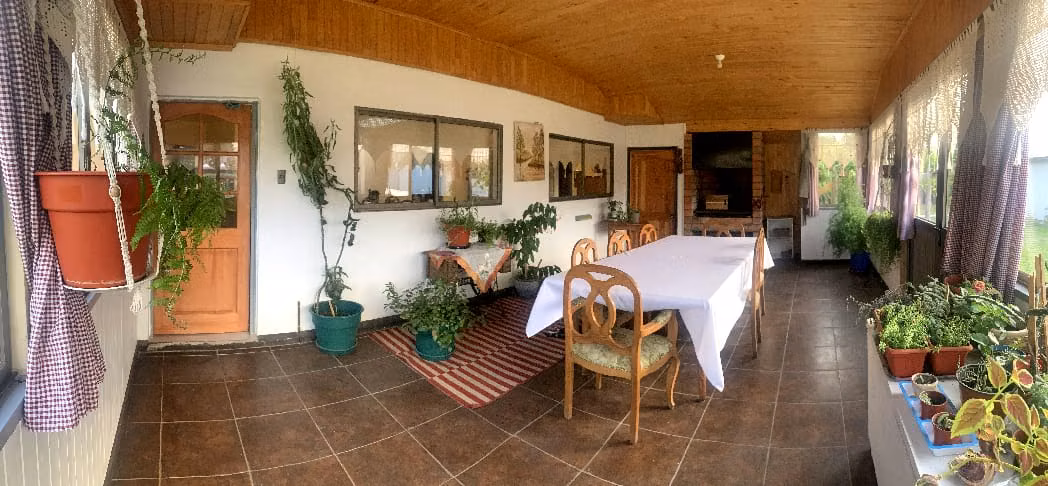 SE VENDE HERMOSA Y AMPLIA CASA EN PARCELA