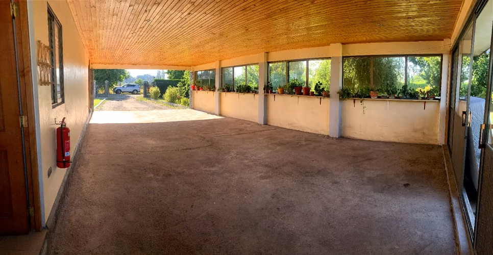 SE VENDE HERMOSA Y AMPLIA CASA EN PARCELA