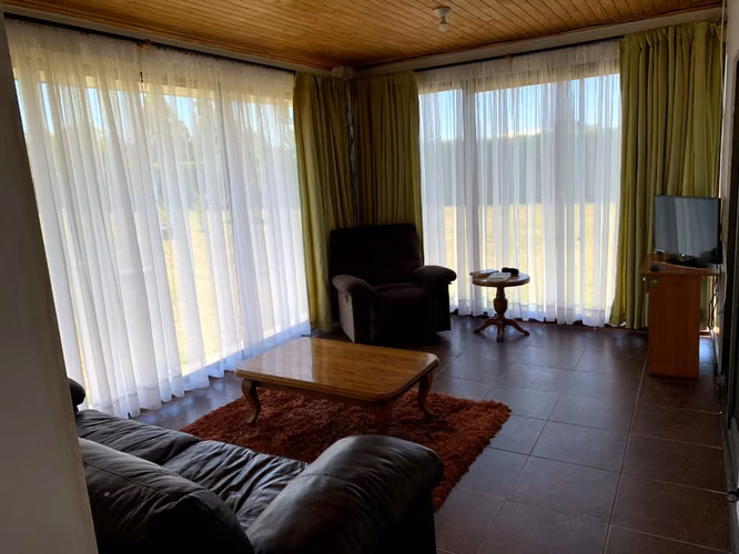 SE VENDE HERMOSA Y AMPLIA CASA EN PARCELA