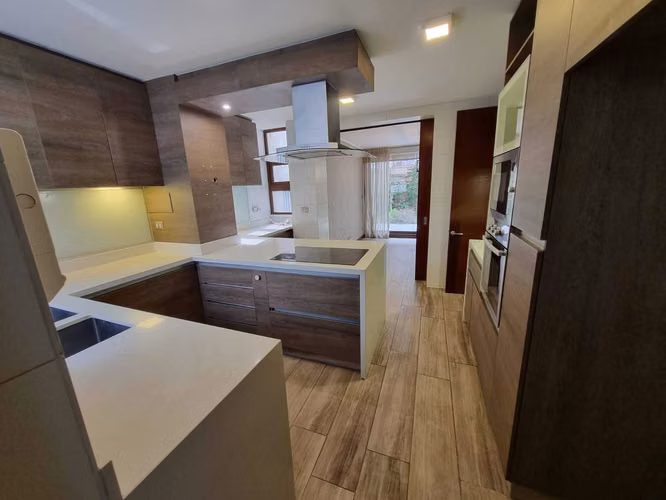 Impecable triplex con jardín y loft  (103707)