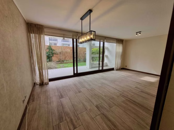 Impecable triplex con jardín y loft  (103707)