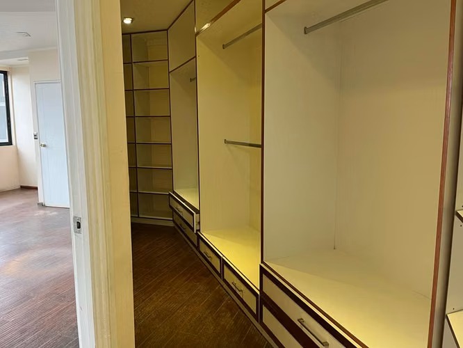 Amplia casa en venta, Población Mackenna, Viña del Mar.