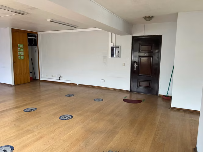 Oficina en en arriendo, calle Cochrane, Valparaíso.
