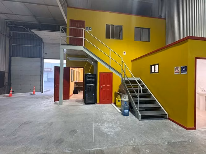Arrienda Bodega  Avda. Las Industrias en Los Ángeles,