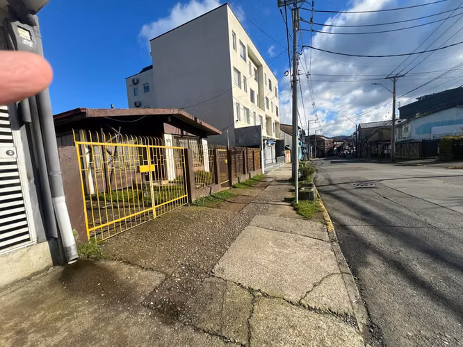 Se vende espaciosa propiedad en excelente ubicación central.