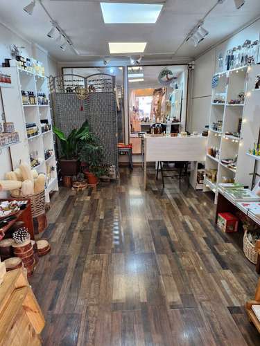SE ARRIENDA HERMOSO LOCAL BARRIO ITALIA (104826)