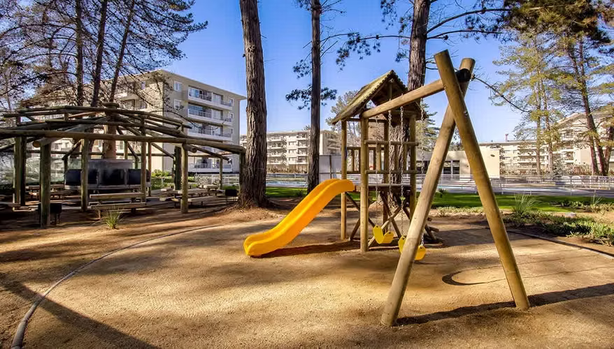 Amplio e iluminado departamento condominio Parquemar - Imagen 19