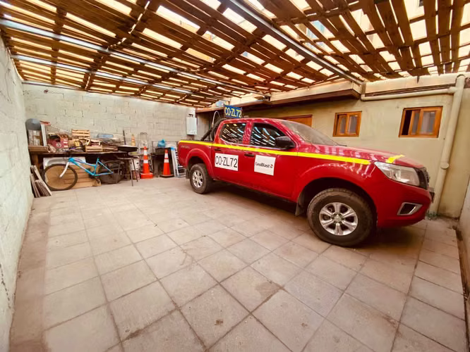 Hermosa Casa Grande de esquina En Calama (105502)