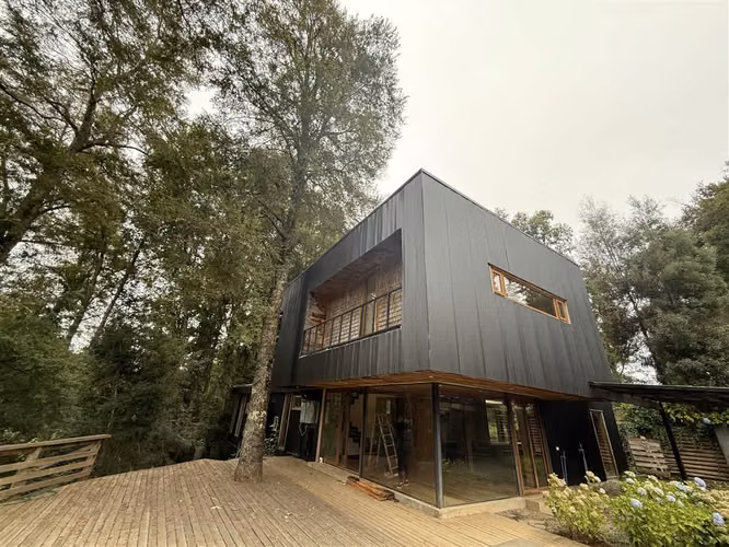 Casa En Venta De 4 Dorm. En Pucón Condominio Canto Del Lago