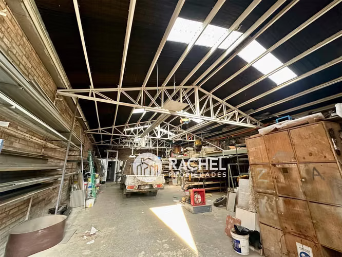 ARRIENDO – BODEGAS Y OFICINAS EN SECTOR PUEBLO NUEVO