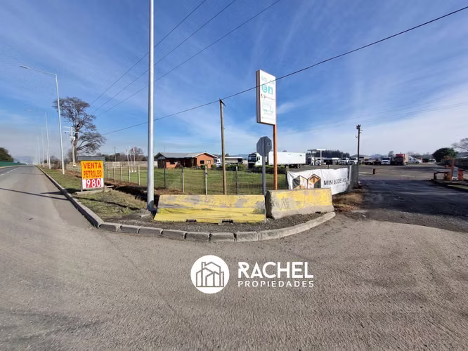 SE ARRIENDA PROPIEDAD COMERCIAL CON 80 METROS DE FRENTE