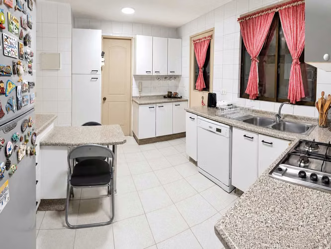 Casa en condominio con piscina y quincho (105023)