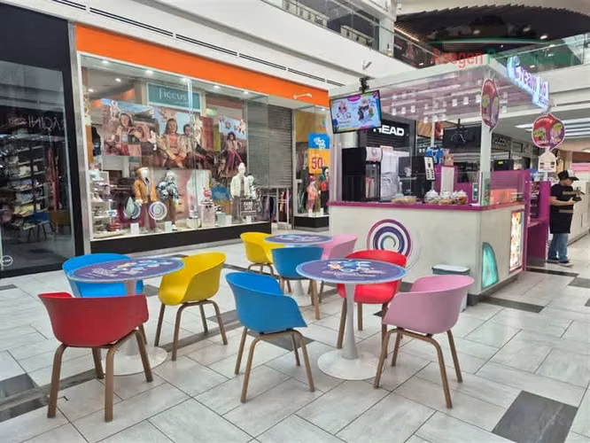 LOCAL COMERCIAL Derechos de Llave en venta en el Mall Plaza, Local Cream Roll
