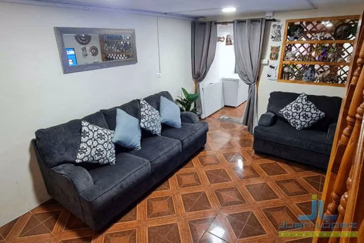 CASA EN AV. LA PAMPA