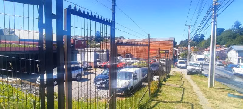 Arriendo Bodega con amplio terreno Centro Pto Montt