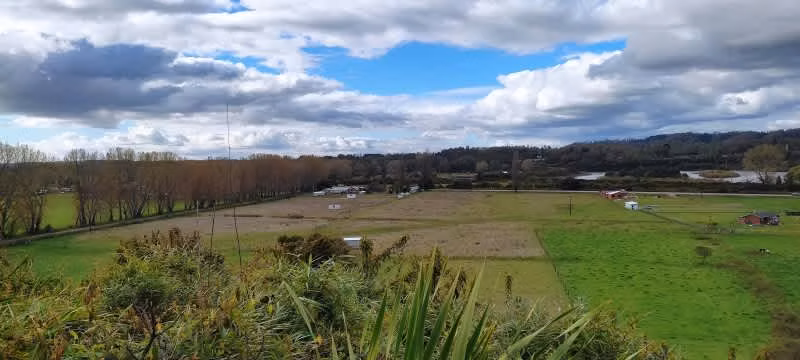 Parcela media há en Valdivia Sector Antilhue orilla camino