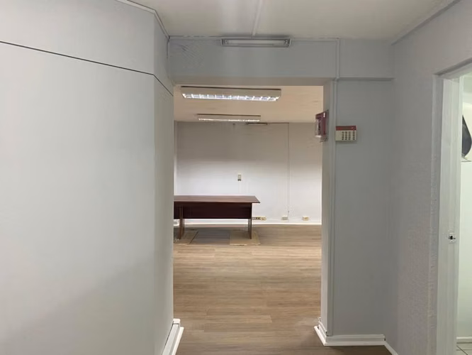 Céntrica Oficina 100 m2 con 2 baños / 1 Privado / cocina