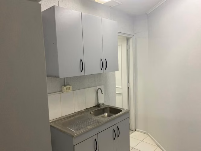 Céntrica Oficina 100 m2 con 2 baños / 1 Privado / cocina