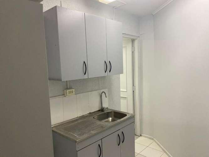 Céntrica Oficina 100 m2 con 2 baños / 1 Privado / cocina