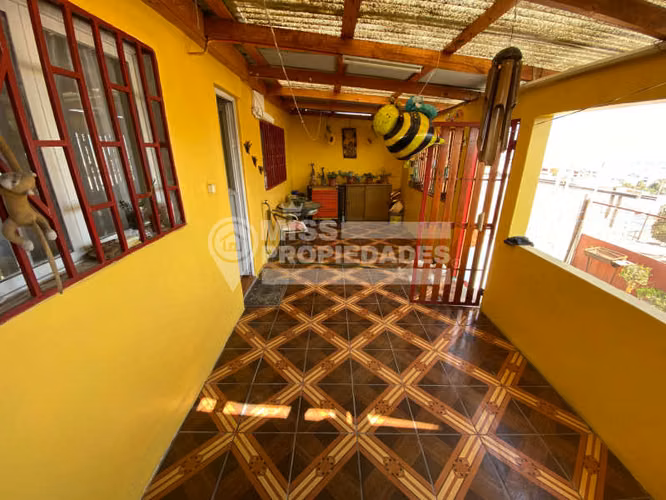 VENDE CASA - POBLACION CHILE, SECTOR CENTRO ALTO