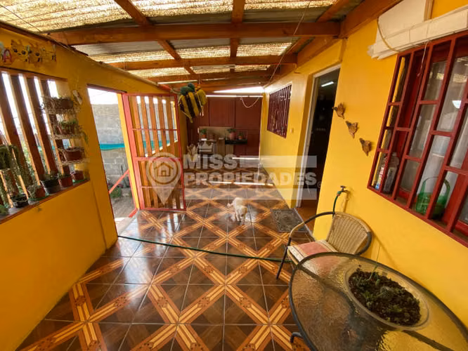 VENDE CASA - POBLACION CHILE, SECTOR CENTRO ALTO