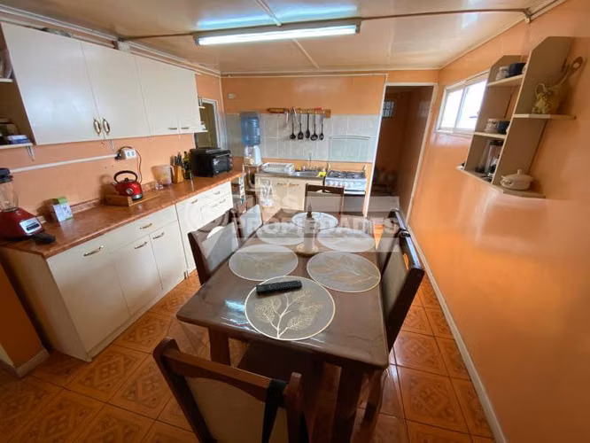 VENDE CASA - POBLACION CHILE, SECTOR CENTRO ALTO