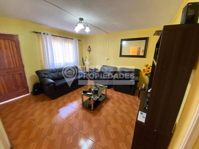 VENDE CASA - POBLACION CHILE, SECTOR CENTRO ALTO