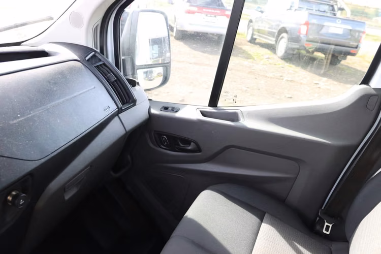 FORD TRANSIT FURGON DE CARGA 2023 UNICO DUEÑO FULL A/C