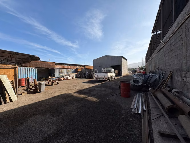 Propiedad industrial calle, pirita