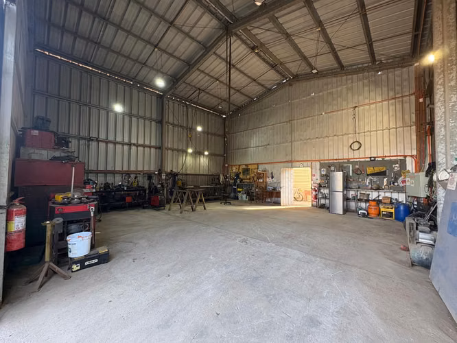 Propiedad industrial calle, pirita