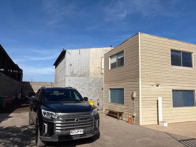Propiedad industrial calle, pirita