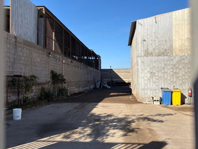 Propiedad industrial calle, pirita