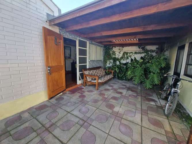 Casa 3 dormitorios 1 baño, sólida
