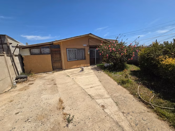 Se Vende Casa con Amplio Patio en Pompeya Sur