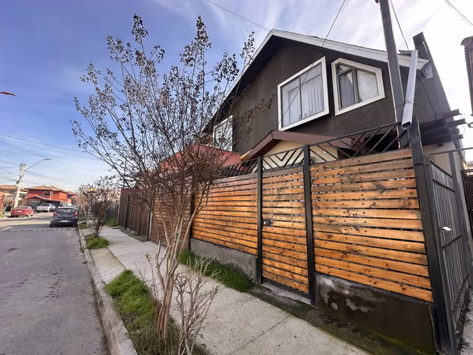 SE VENDE AMPLIA CASA EN VALLE TRANQUILO, BUIN