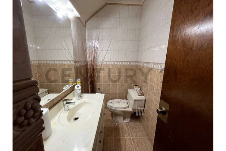 Hermosa casa  en venta Cerro Castillo, rebajada - Imagen 9