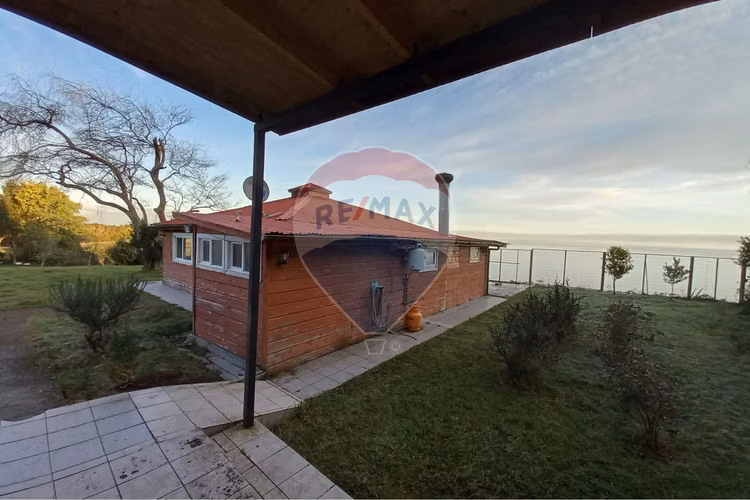 Parcela pichiquillaipe/ 3 casas quincho borde mar
