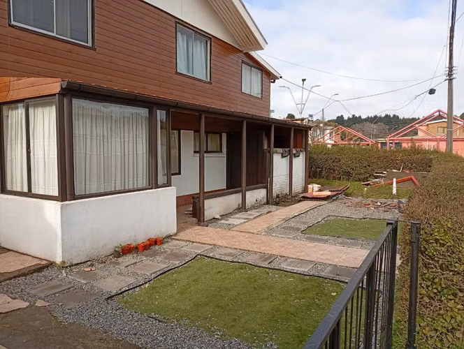 EXCELENTE CASA HIGUERAS