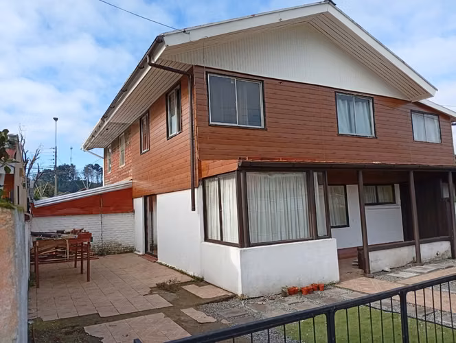 EXCELENTE CASA HIGUERAS
