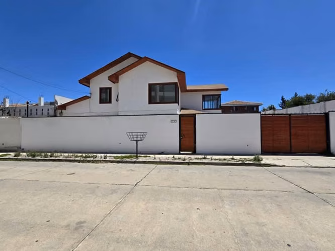 Amplia Casa Regularizada en San Joaquín, La Serena - 9D5B
