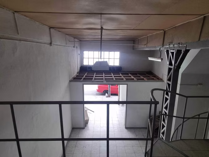 Casa con Local Comercial y 2 Deptos (108610)