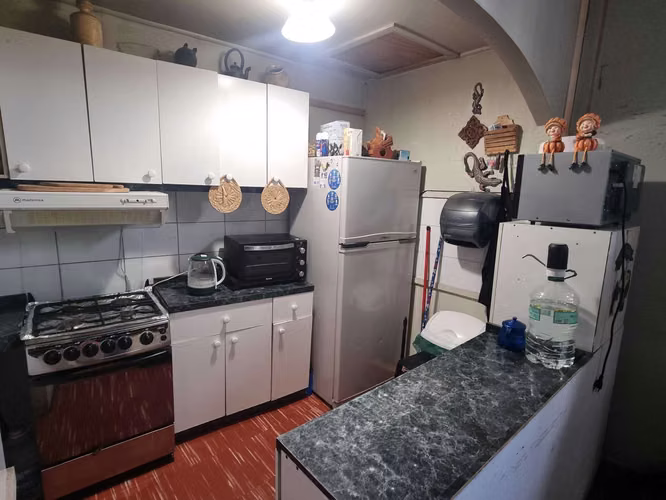 Casa con Local Comercial y 2 Deptos (108610)