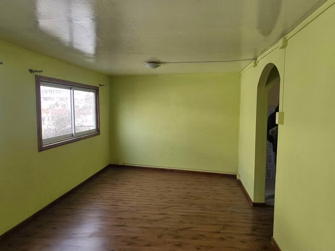 Casa con Local Comercial y 2 Deptos (108610)